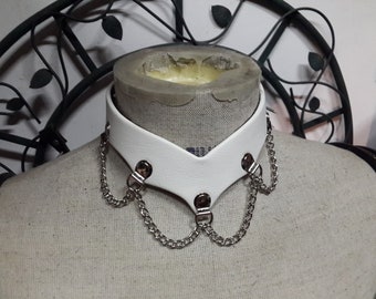 Mistress Collar in white soft leather.