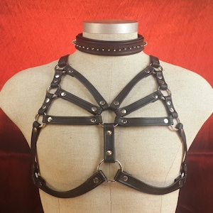 Female/Unisex upper chest harness in soft black sewn leather.