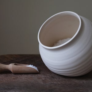 Handmade in the UK ceramic salt cellar, salt pig, salt pot zdjęcie 2