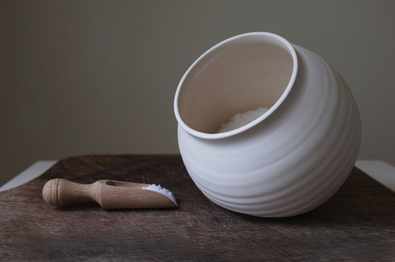 Handmade in the UK ceramic salt cellar, salt pig, salt pot zdjęcie 2