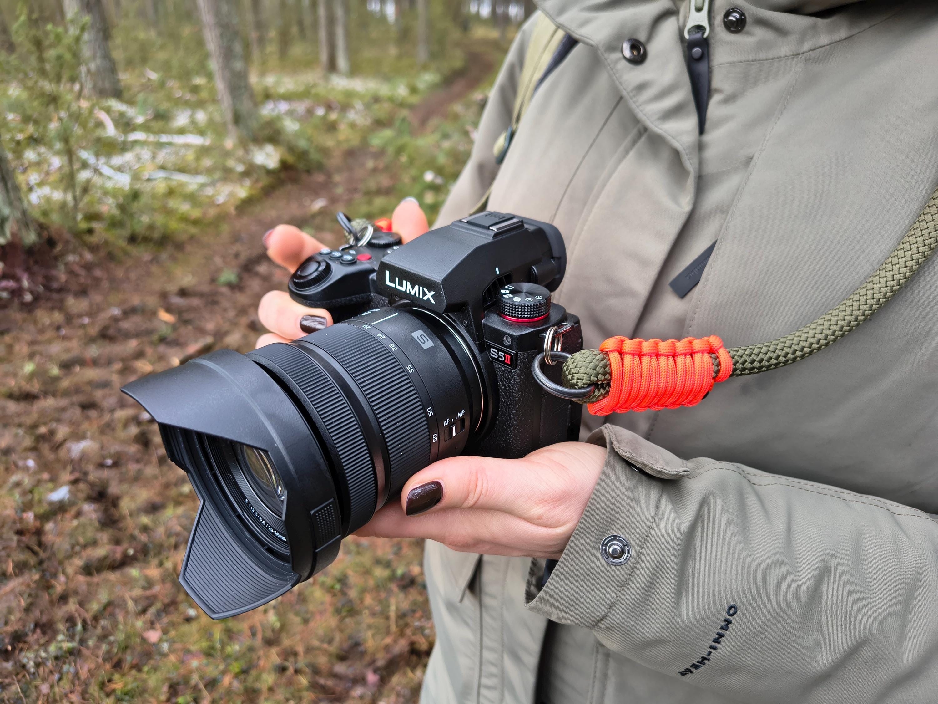 FOSDICK Polsband voor camera, camerabandriem met snelsluiting, camerariem pols, zachte verstelbare veiligheidsriem, compatibel met spiegelloze spiegelloze spiegelreflexcamera's (zwart), Zwart, camera