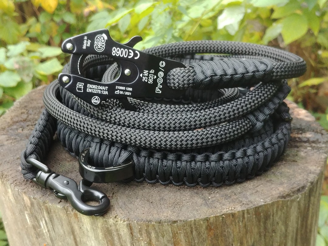 Automatic Carabiner Paracord Dog Leash With Carabiner Hands-free