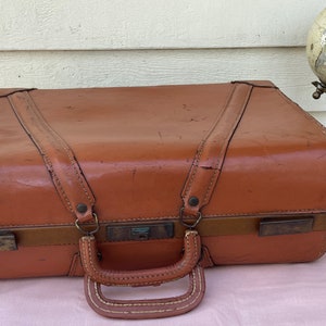 Vintage Brown Leather Suitcase. Retro Suitcase, Vintage Luggage. Great for  Movie Set, Retro Decor, Stacked Cases. 