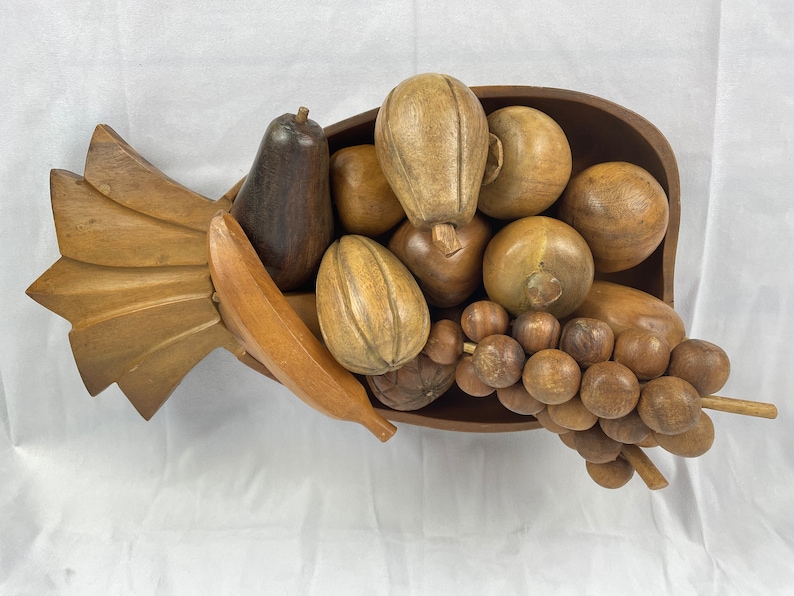 Wooden Fruit Bowl With 14pc Wooden Fruit. Pineapple Shaped Bowl. Vtg