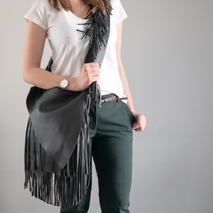 Einzigartige Boho Schwarze Leder Tasche, Hippie Fransen Crossbody Geldbörse, Boho Schultertasche, Lange Fransen, Western Style Tasche, Festival Crossbody Bag