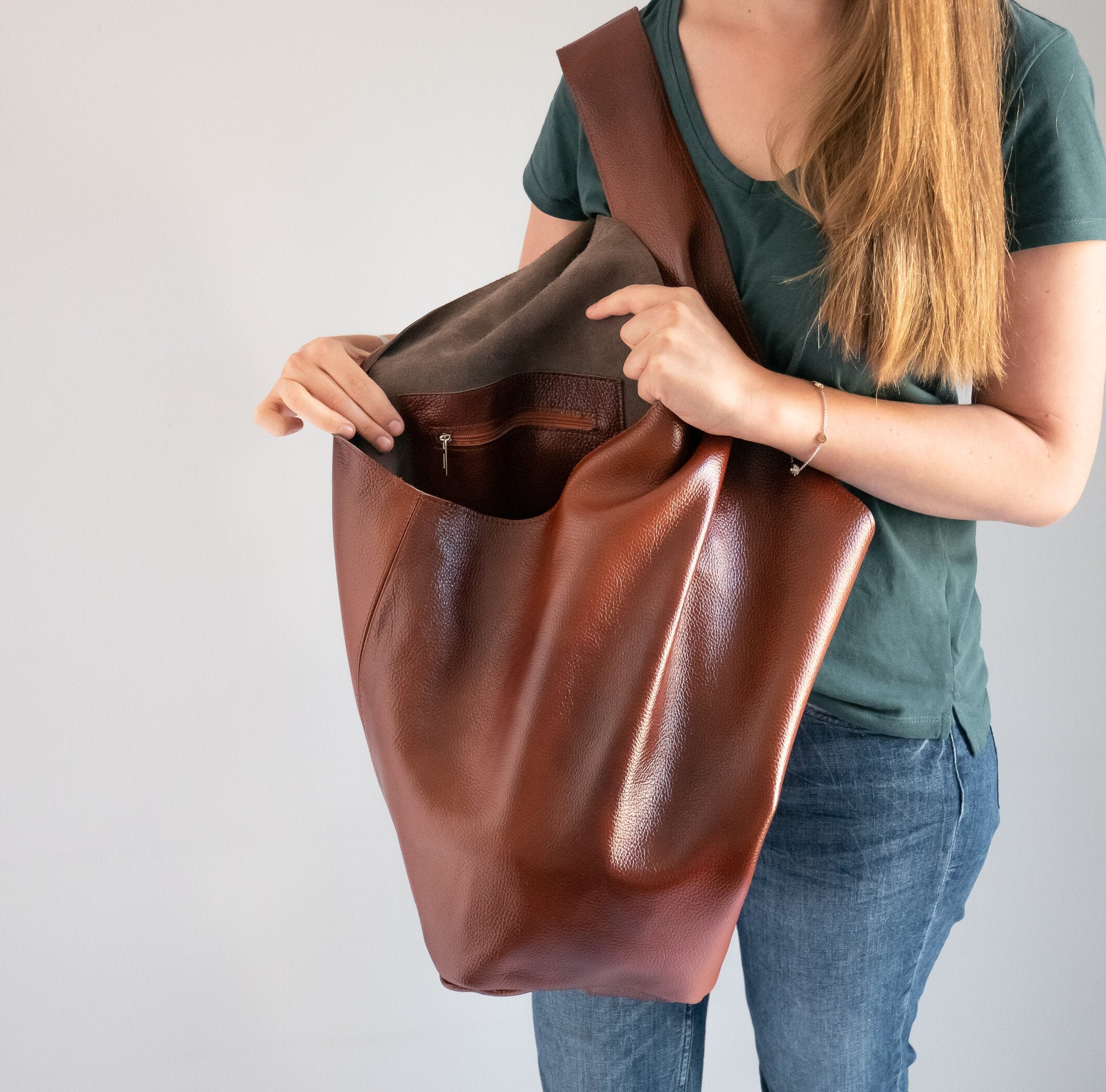 【BOHEMIAN SEOUL】24fw LONG HAIR STRAP HOBO BAG BOHEMIAN SEOUL】24fw LONG HAIR STRAP HOBO BAG (BOHEMSEO
