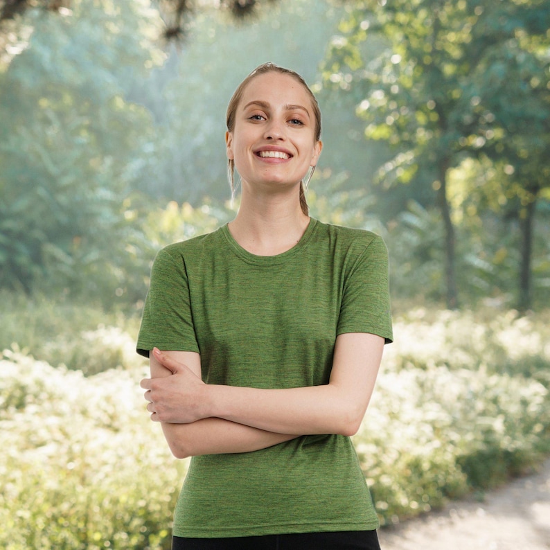Lightweight Merino wool shirts: base layer top, undershirt, ladies casual shirt, gymwear, hiking clothes immagine 3
