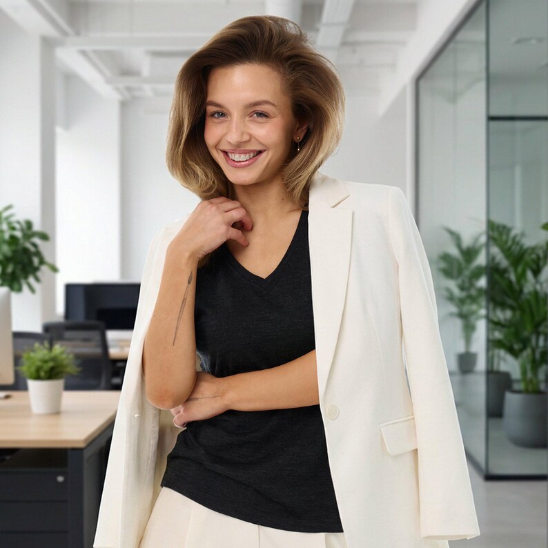Lightweight Merino wool shirts: base layer top, undershirt, ladies casual shirt, gymwear, hiking clothes immagine 12