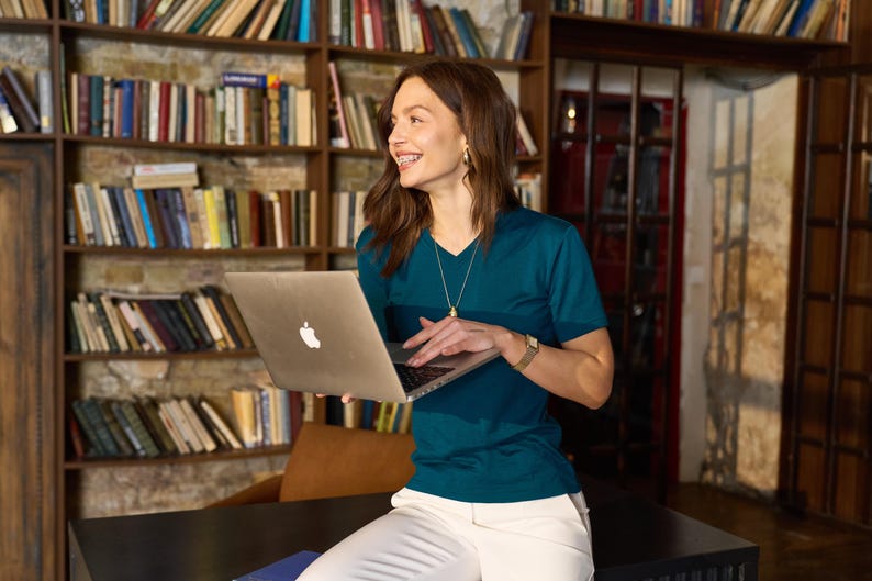 Lightweight Merino wool shirts: base layer top, undershirt, ladies casual shirt, gymwear, hiking clothes immagine 15