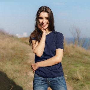 Merino t-shirt: womens base layer merino wool shirt, gymwear, runner gear, hiking clothes Navy