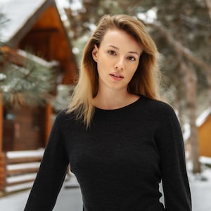 Wool Long Sleeve Thermal Shirts Women, Heavyweight Merino Wool Base Layer for Winter Activity, Soft organic Sweater for Comfort & Layering