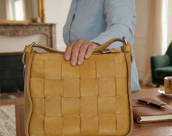 Borsa a tracolla in pelle intrecciata color senape, realizzata a mano in Italia, borsa a spalla in pelle di vitello, borsa da donna in pelle