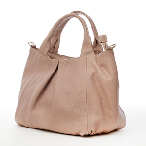 Chic sac à bandoulière en cuir italien, sac à main en cuir de vachette souple rose poudré avec breloques, petit sac à main fait main pour femme, sac à bandoulière réglable