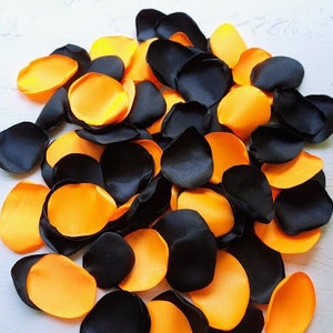 Halloween wedding Witch table decor Fun halloween decor Orange Black rose petals Wedding aisle decor Goth wedding decor Halloween table