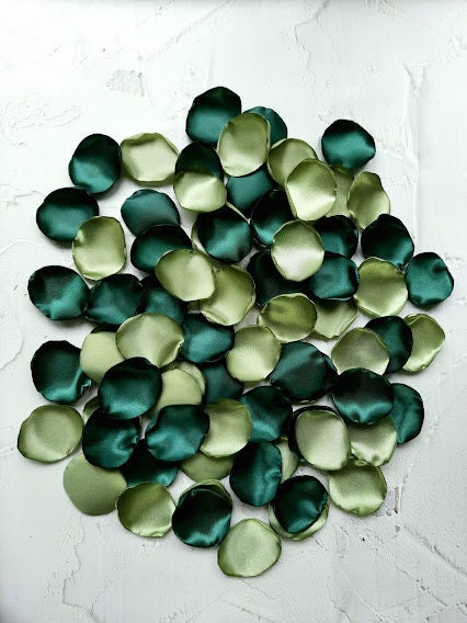 1000 Artificial Rose Petals - Deep Green Plastic Confetti For Wedding Decor