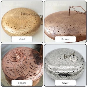 Puede incluir: Cuatro luminarias de techo redondas y decorativas en oro, bronce, cobre y plata. Cada luminaria tiene un delicado y complejo patr&oacute;n de peque&ntilde;os agujeros y una cadena que cuelga de la parte superior.