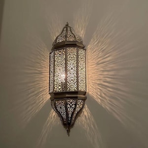Brass Wall Sconce Lantern – Handmade Outdoor Wall Light, Oriental Lantern Lamp, Luxury Garden & Entryway Lighting Fixture bild 1