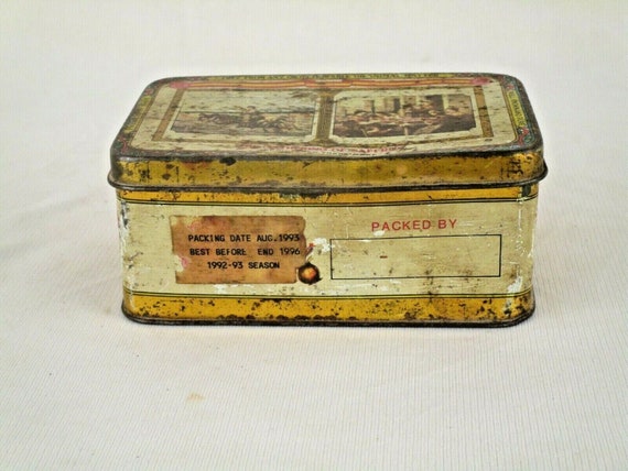 Old Vintage 'The Gathering of Saffron Spain' Litho Tin Box – Antique Saffron Advertising Keepsake, Retro Collectible for Enthusiasts & Décor