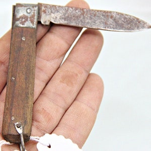 Indisches Vintage Klappmesser - Eisenklinge und Holzgriff, handgefertigtes, kompaktes Sammlerstück mit rustikalem Charme, einzigartiges Design für Enthusiasten Z7