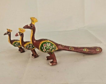 木製のカラフルな孔雀の彫刻、装飾品、木彫り、手描きの孔雀、インドの