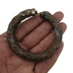 Bracelet jonc Kada en laiton antique : décoration rustique du patrimoine indien