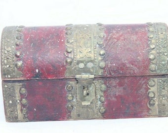 Joyero de madera artesanal: joyero vintage con detalles de latón