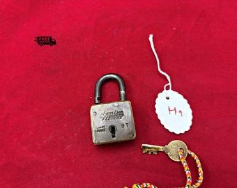 Lucchetto vintage Harrison a 7 leve in ottone con chiave – Lucchetto di sicurezza antico da collezione (H9)