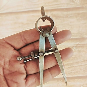 Brújula de hierro antigua, instrumento divisor, herramienta de hierro retro para mapas y dibujos, artículo de colección hecho a mano, artículo de colección único de la India