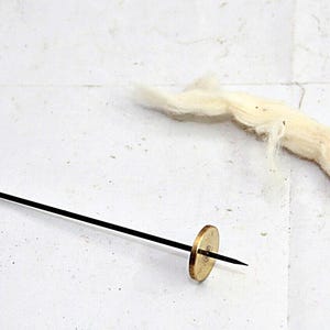 手作りの真鍮製タクリドロップスピンドル、ガンジー・カディ紡績ツール、綿、羊毛、絹用