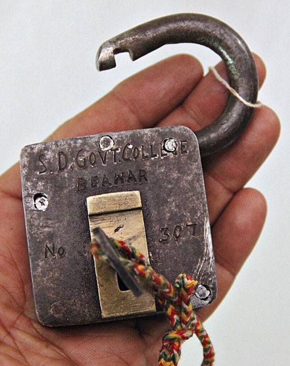 Vintage Solid Iron & Brass Lock with Key – Antique Padlock for Unique Home Decor, Collectible Display or Steampunk Enthusiasts Collection B1