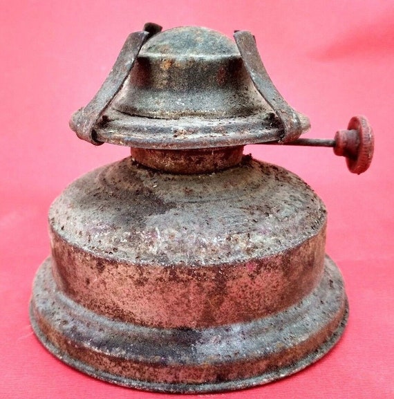 Vintage Old Iron Kerosene Oil Lamp – Made in India, Antique Home Décor, Rustic Vintage Lighting, Collectible Iron Lantern for Enthusiasts