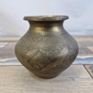 Vintage Brass Lota Kalash | Handcrafted Indian Water Pot, Rustic Decor L5
