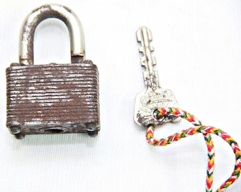 Vintage America Lock Co hangslot met sleutel | Rustiek ijzer industrieel verzamelbeslag