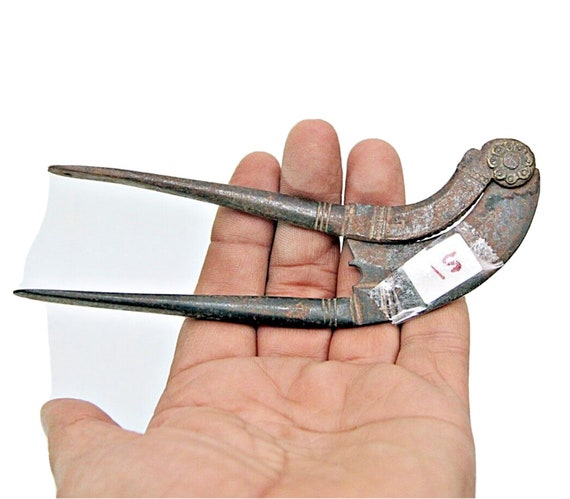 Vintage Handmade Iron Betel Nut Cutter (Sarotha)– Old Antique Indian Tool with Unique Design | Rare Collectible Decor for Home & Enthusiasts