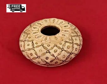 ヴィンテージのラクダの骨象嵌灰皿、インド風エンボス加工の花柄
