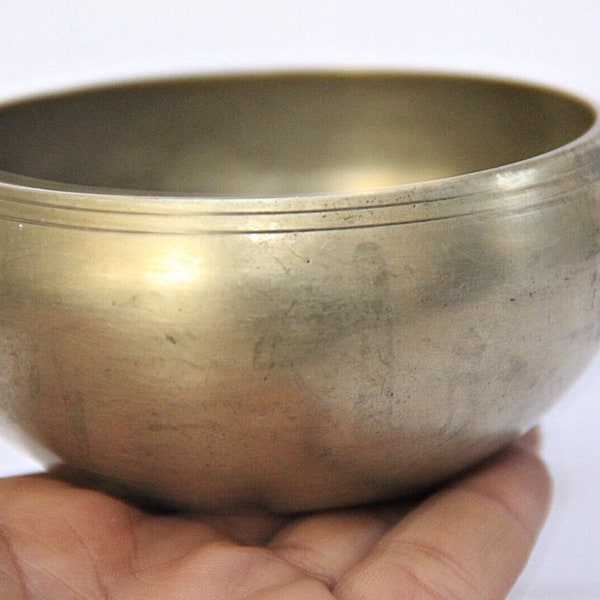 Old Vintage Hand Crafted Bell Metal /Bronze Chakra Healing Singing Bowl India B1