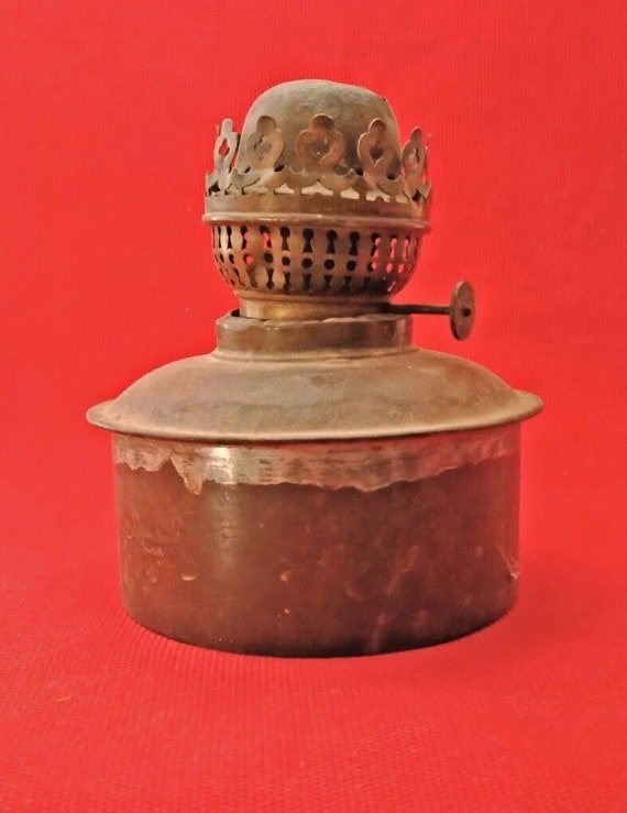 Vintage Copper-Brass Kerosene Oil Lamp Rich Patina Finish Antique Collectible Lighting Warm Ambiance Decor with Unique Handcrafted Design L1