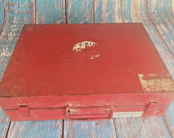 ハンガリーの救急箱 ビンテージ医療救急用品 アルミブリキ箱