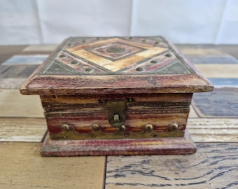 Scatola vintage indiana in legno con intarsi in ottone, contenitore per piccoli oggetti.