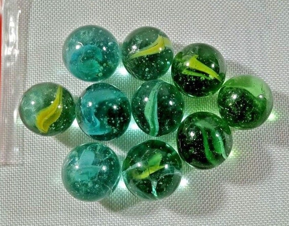 Rare Vintage 10-Piece Classic Kids’ Play Glass Marbles – Mixed Color Fun Decor, Retro Traditional Game Set, Collector’s Item & Timeless Gift