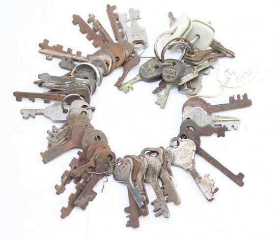 Rare Mixed Lot of Vintage Antique Keys Collectibles from India, Original Old Skeleton Keys, Steampunk Art Components, Rustic Decor Finds