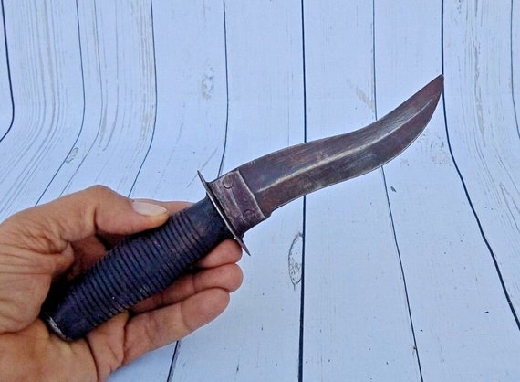 Vintage Handcrafted Iron Blade Dagger with Wooden Hilt– Unique Indian Collectible | Decorative Safety Dagger for Display | Rustic Home Decor