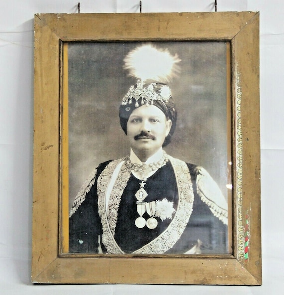 Vintage Camera Photograph of Sir Bhawani Singh Bahadur Jhalawar – Antique Wooden Framed Portrait | Historical Art Decor | Royal Collectible
