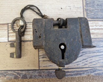 Lucchetto in ferro battuto fatto a mano con chiave – Design a strisce, lucchetto in stile antico, strumento da collezione P1