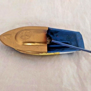 Vintage Steam-Powered Tin Toy Boat: Rare Indian Collectible