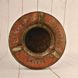 Vintage Indian Painted Tin Ashtray: Retro Home Decor Collectible