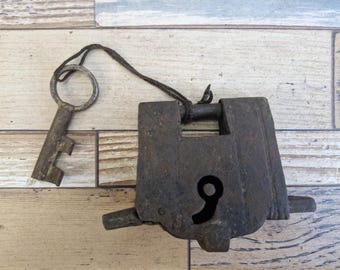 Lucchetto in ferro battuto fatto a mano con chiave – Design a strisce, lucchetto in stile antico, strumento da collezione