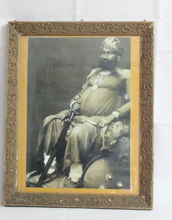 Vintage Litho Print of Maharaja Arjun Pal II of Karauli in Exquisite Carved Wooden Frame, Perfect for Collectors and Home Decor Enthusiasts