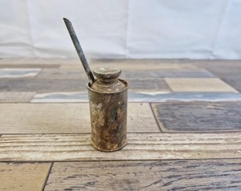 Beccuccio vintage per lattina di liquore, versatore per fornello, accessorio rustico da campeggio, oggetto decorativo da collezione.
