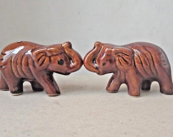 Vintage Style Glasierte Keramik Elefant Figuren: Handgefertigte Sammlerstücke